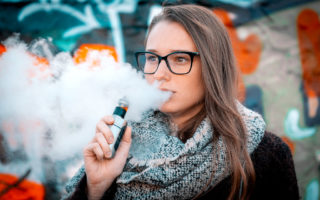 Vape ベイプ の吸い方 Mtl エムティーエル とdl ディーエル のそれぞれの吸い方を解説 スーパーベイパー Supervaper